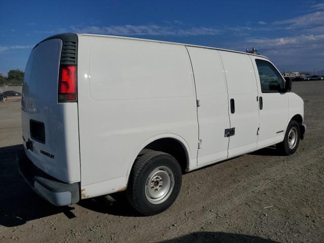 1GCFG25M821141523 - 2002 CHEVROLET EXPRESS G2 WHITE photo 3