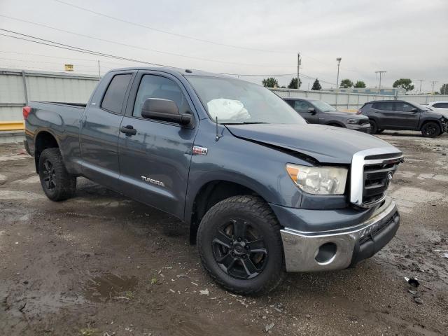 5TFUW5F18AX148502 - 2010 TOYOTA TUNDRA DOUBLE CAB SR5 GRAY photo 4