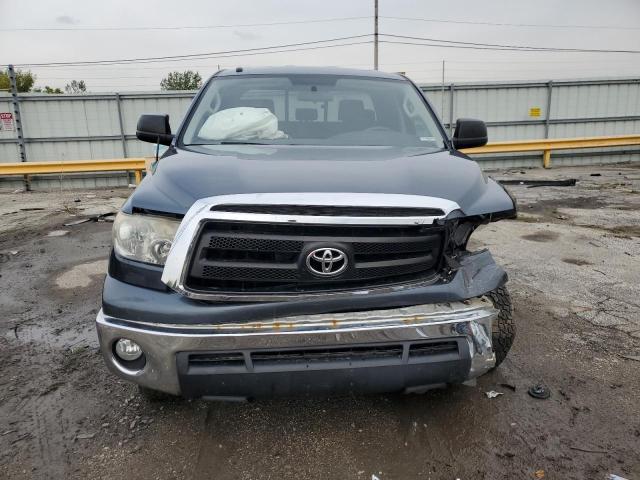 5TFUW5F18AX148502 - 2010 TOYOTA TUNDRA DOUBLE CAB SR5 GRAY photo 5