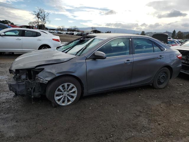 4T4BF1FK5FR492727 - 2015 TOYOTA CAMRY LE GRAY photo 1