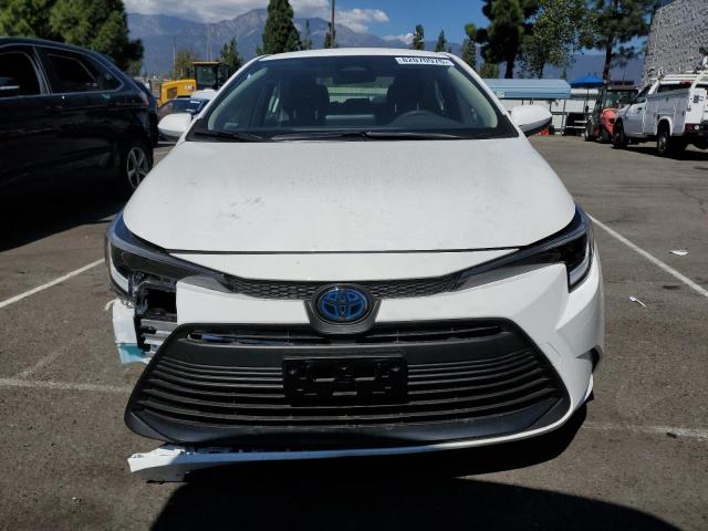 JTDBCMFE7R3064641 - 2024 TOYOTA COROLLA LE 白色 照片 5