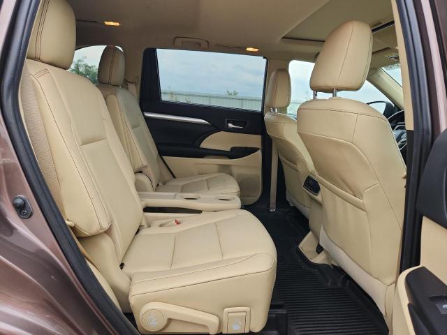 5TDJZRFH5KS935302 - 2019 TOYOTA HIGHLANDER SE Marrón foto 11