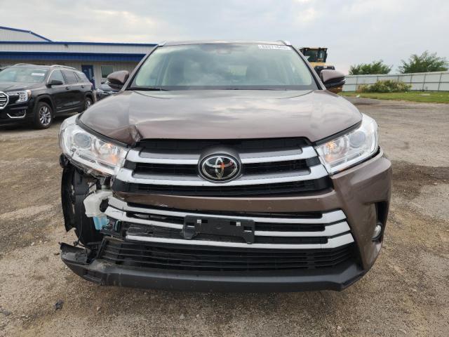 5TDJZRFH5KS935302 - 2019 TOYOTA HIGHLANDER SE Marrón foto 5
