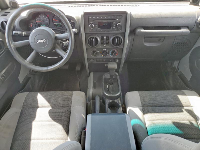 1J4GB39107L102102 - 2007 JEEP WRANGLER X SILVER photo 8