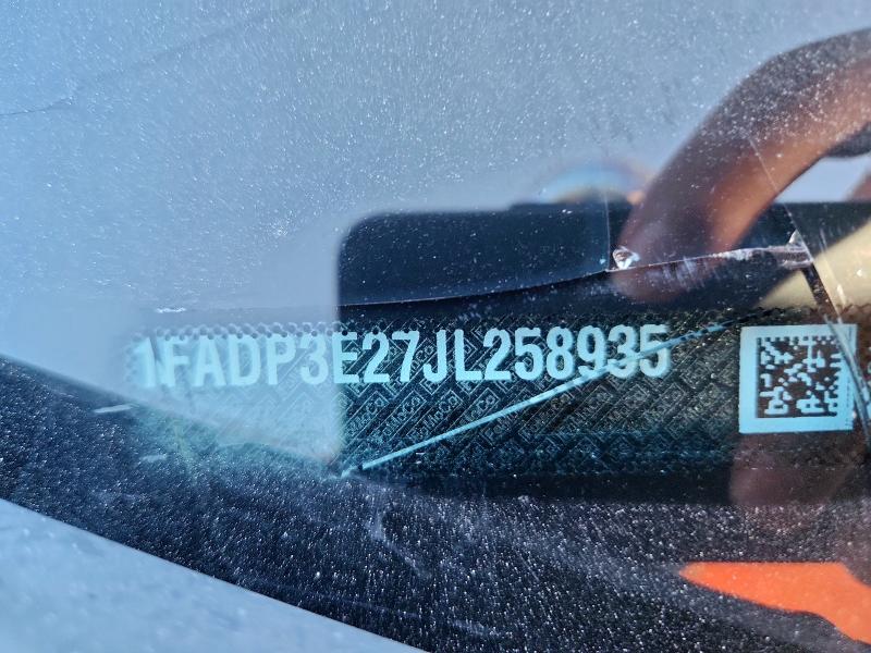 1FADP3E27JL258935 - 2018 FORD FOCUS S Szary zdjęcie 13