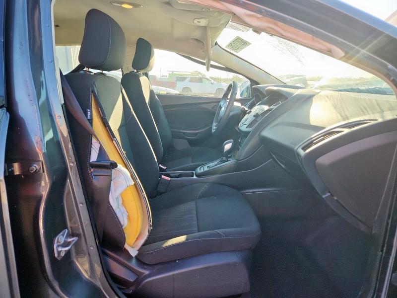 1FADP3E27JL258935 - 2018 FORD FOCUS S Szary zdjęcie 7