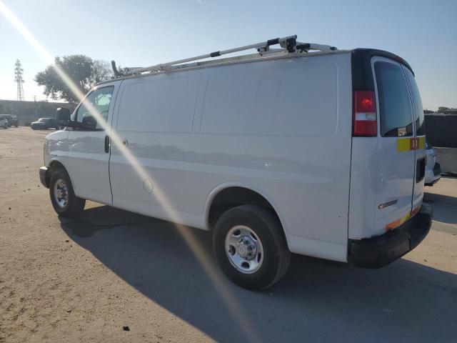 1GCWGAFF0H1308427 - 2017 CHEVROLET EXPRESS G2 WHITE photo 2