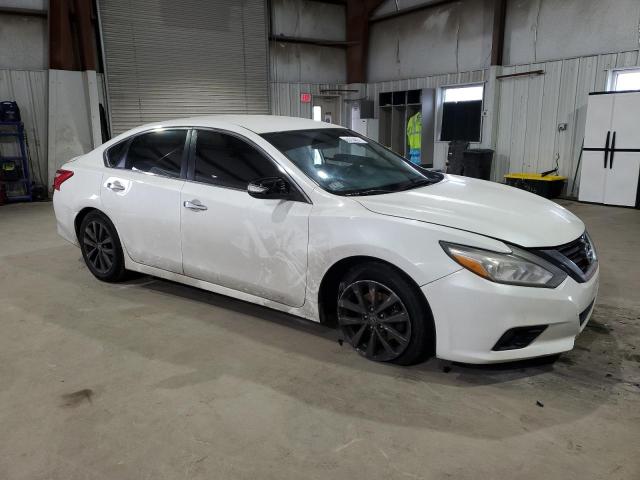 1N4AL3APXHC155051 - 2017 NISSAN ALTIMA 2.5 WHITE photo 4