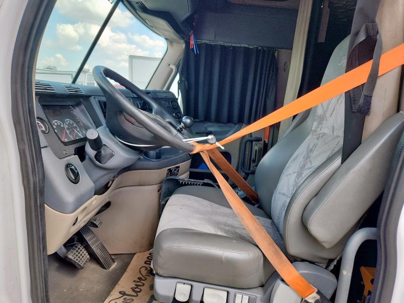 3AKJGLDR0HSJA6882 - 2017 FREIGHTLINER CASCADIA 1 WHITE photo 5