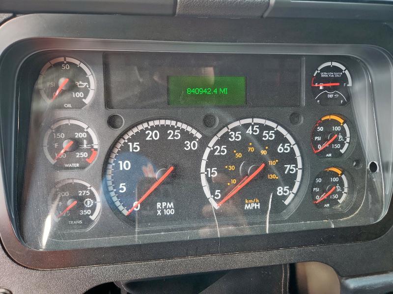 3AKJGLDR0HSJA6882 - 2017 FREIGHTLINER CASCADIA 1 WHITE photo 8