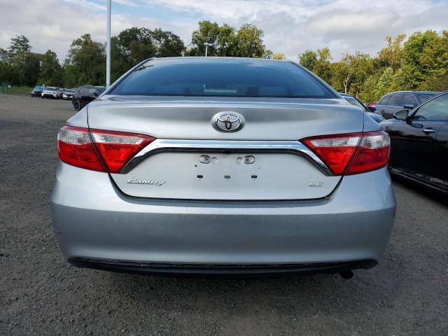 4T4BF1FK4FR515589 - 2015 TOYT CAMRY LE SILVER photo 6