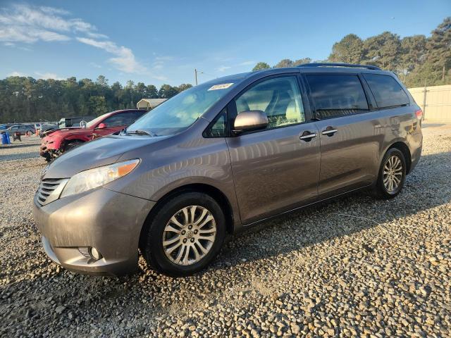 2014 TOYOTA SIENNA XLE, 