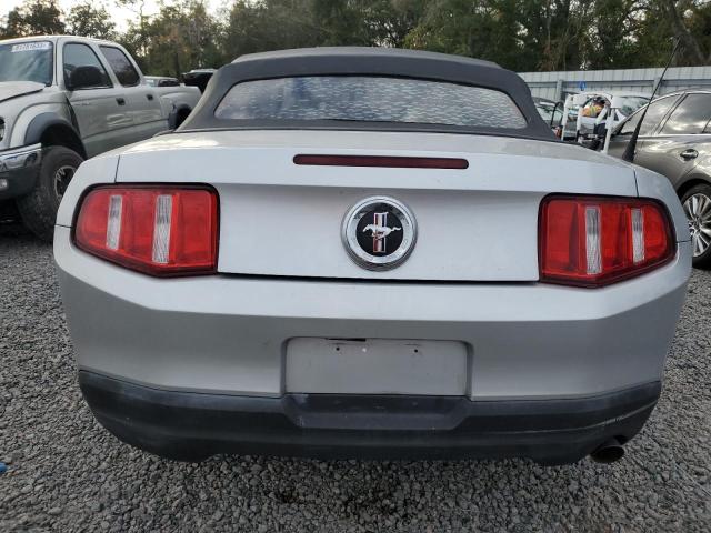 1ZVBP8EN8A5122601 - 2010 FORD MUSTANG SILVER photo 6