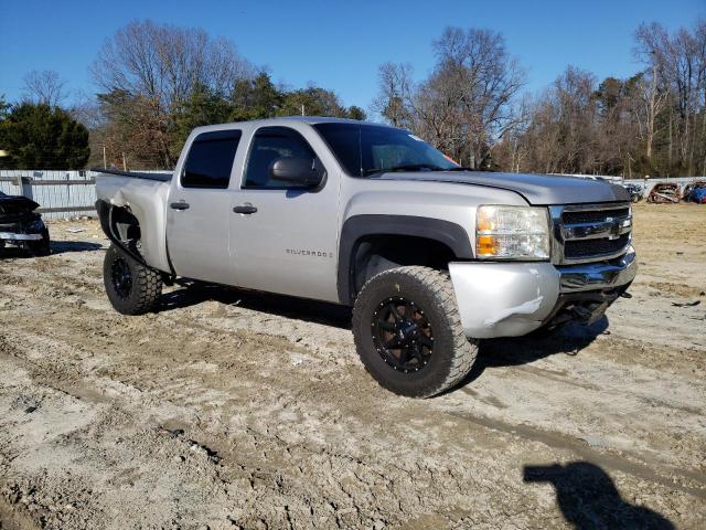 2GCEK133271664617 - 2007 CHEVROLET SILVERADO K1500 CREW CAB SILVER photo 4