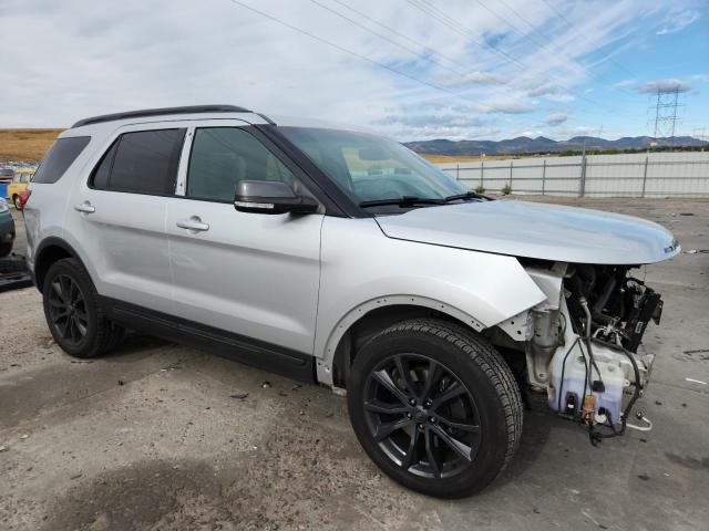 1FM5K8D82HGA27388 - 2017 FORD EXPLORER XLT 银色 照片 4