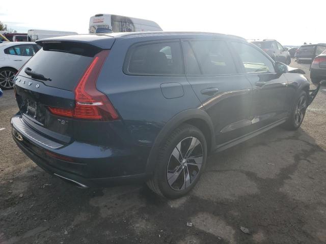 YV4102WK3L1038780 - 2020 VOLVO V60 CROSS T5 MOMENTUM BLUE photo 3