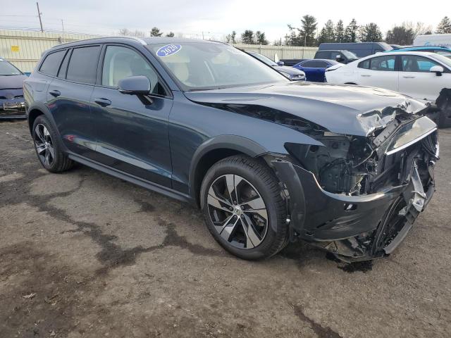 YV4102WK3L1038780 - 2020 VOLVO V60 CROSS T5 MOMENTUM BLUE photo 4