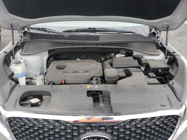 5XYPGDA37JG368598 - 2018 KIA SORENTO LX SILVER photo 11