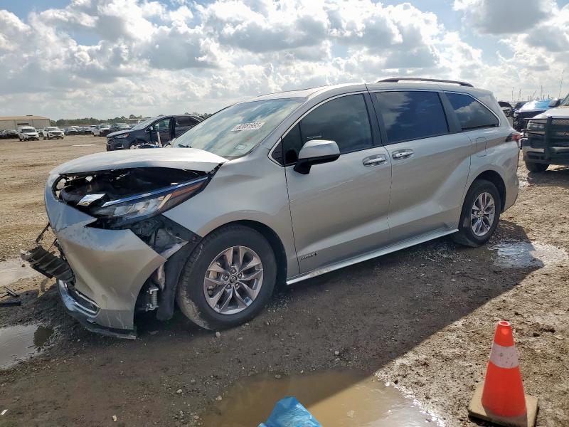 2021 TOYOTA SIENNA XLE, 