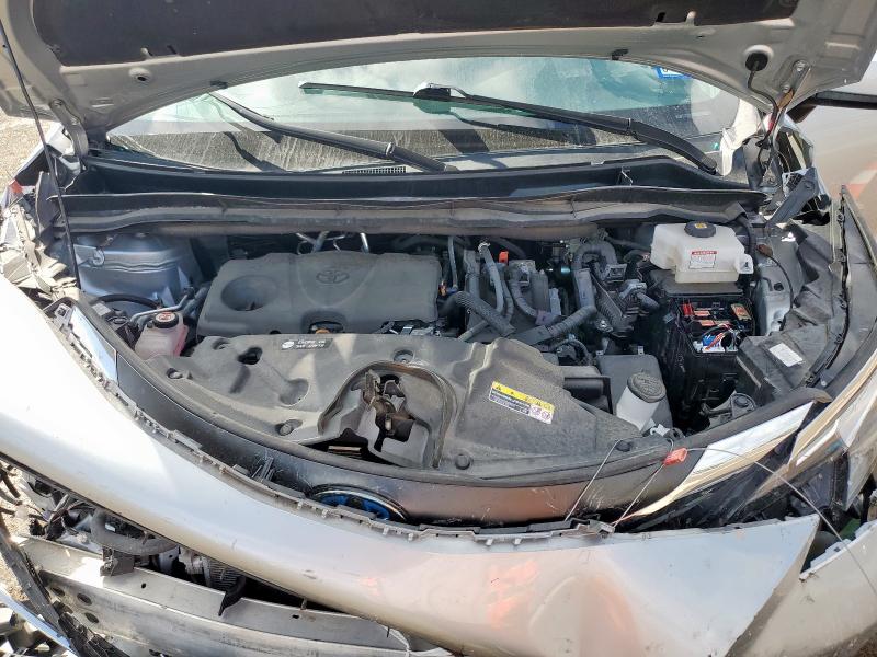 5TDYRKEC9MS013811 - 2021 TOYOTA SIENNA XLE 银色 照片 12