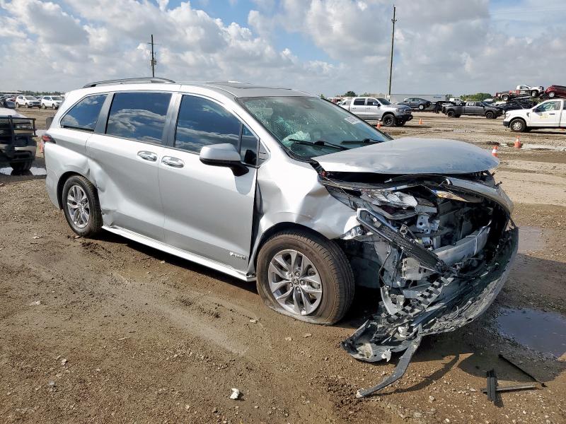 5TDYRKEC9MS013811 - 2021 TOYOTA SIENNA XLE 银色 照片 4