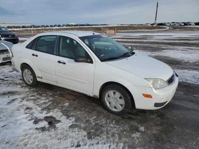 1FAFP34N67W147661 - 2007 FORD FOCUS ZX4 WHITE photo 4