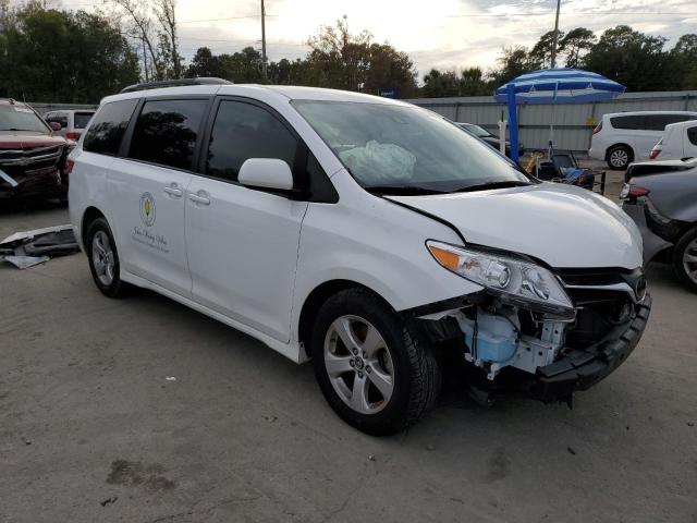 5TDKZ3DCXJS914646 - 2018 TOYOTA SIENNA LE WHITE photo 4