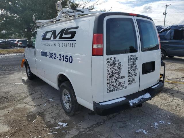 1GCWGFCF7F1280608 - 2015 CHEVROLET EXPRESS G2 WHITE photo 2