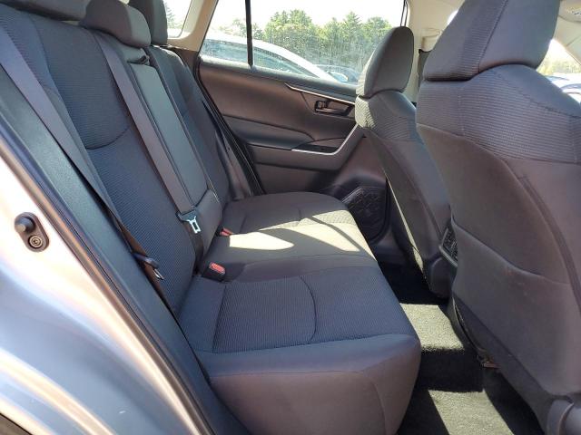 2T3F1RFVXRW428746 - 2024 TOYOTA RAV4 LE 银色 照片 11