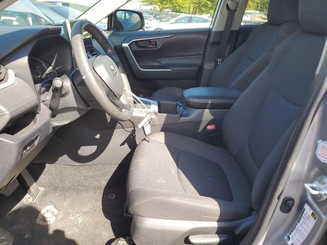 2T3F1RFVXRW428746 - 2024 TOYOTA RAV4 LE 银色 照片 7