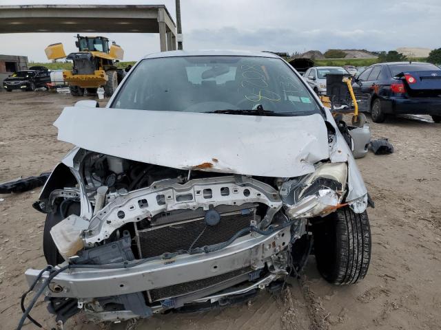 JTDBT923571050120 - 2007 TOYOTA YARIS SILVER photo 5