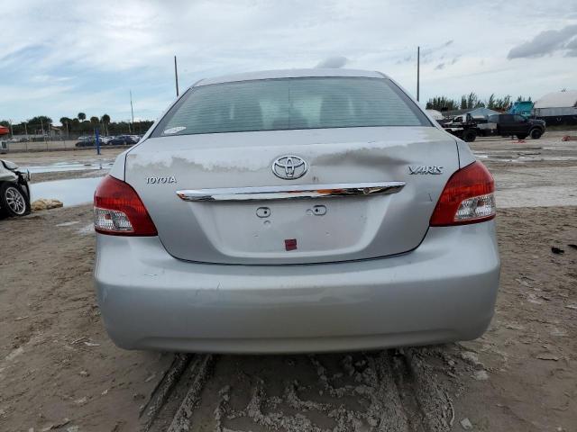 JTDBT923571050120 - 2007 TOYOTA YARIS SILVER photo 6