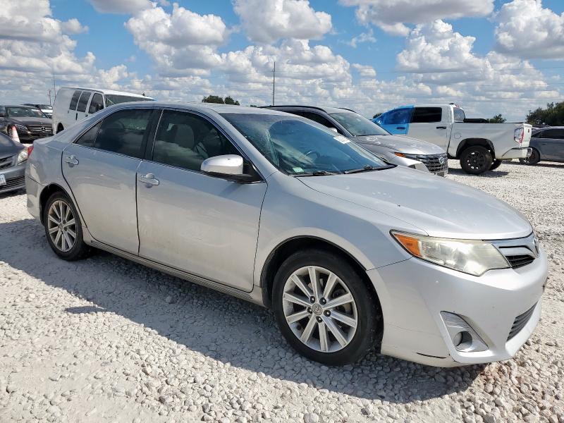 4T1BK1FK8CU013024 - 2012 TOYOTA CAMRY SE Сріблястий фото 4