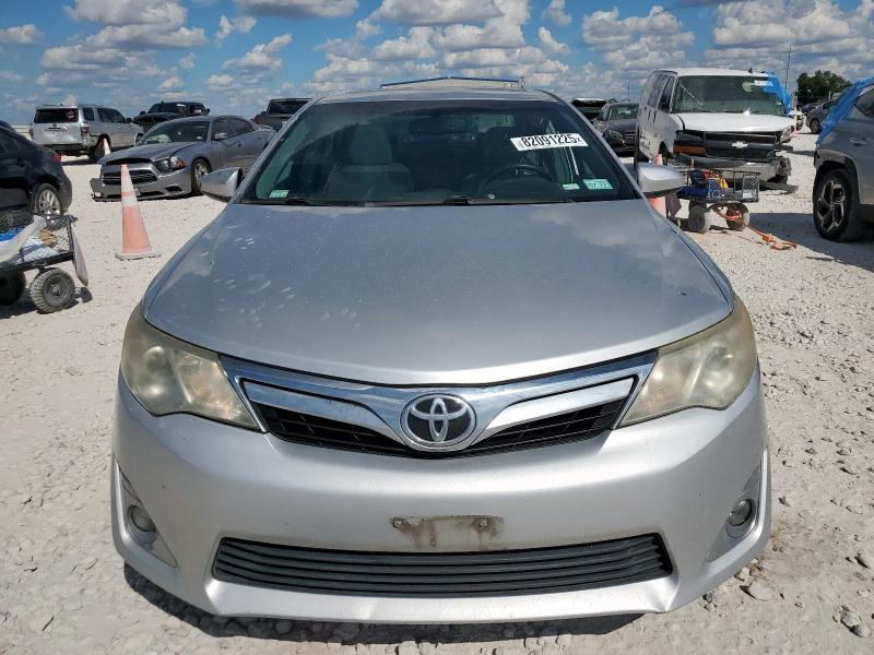 4T1BK1FK8CU013024 - 2012 TOYOTA CAMRY SE Сріблястий фото 5