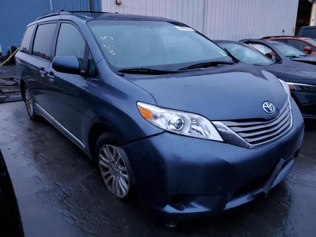 5TDYZ3DC2HS778159 - 2017 TOYOTA SIENNA XLE BLUE photo 4