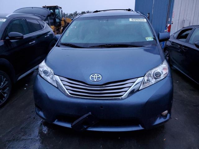 5TDYZ3DC2HS778159 - 2017 TOYOTA SIENNA XLE BLUE photo 5