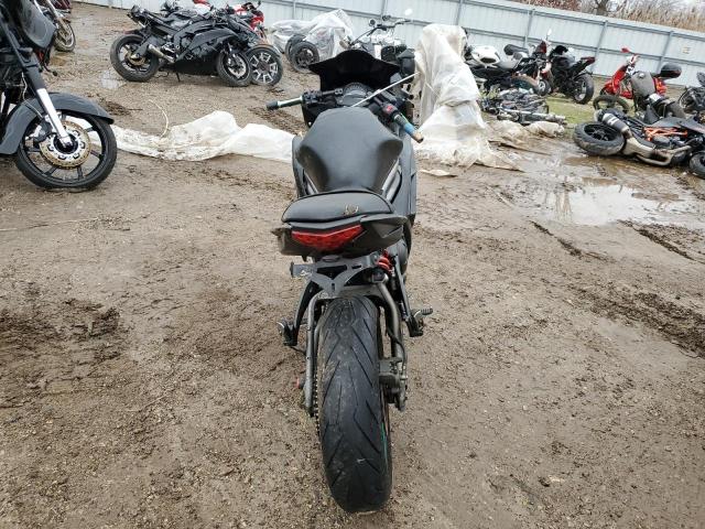 JKAEXEE19CDA05224 - 2012 KAWASAKI EX650 EC BLACK photo 4