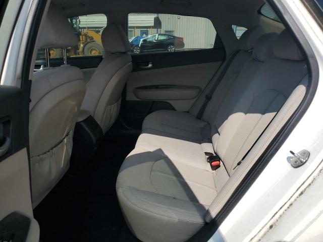 5XXGT4L36JG193659 - 2018 KIA OPTIMA LX WHITE photo 10