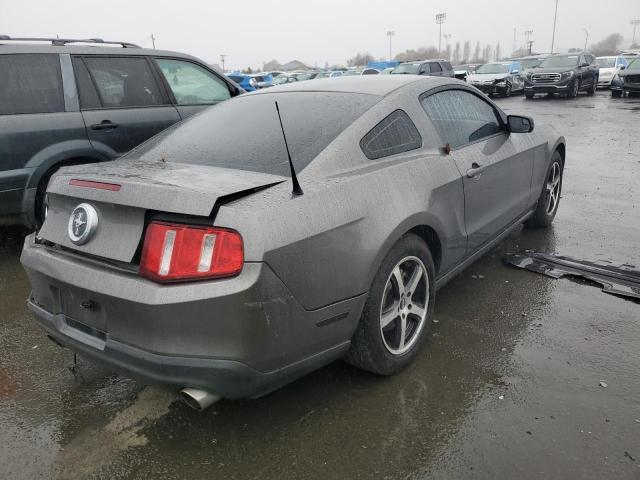 1ZVBP8AM5B5152363 - 2011 FORD MUSTANG GRAY photo 3