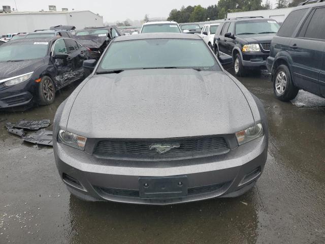 1ZVBP8AM5B5152363 - 2011 FORD MUSTANG GRAY photo 5