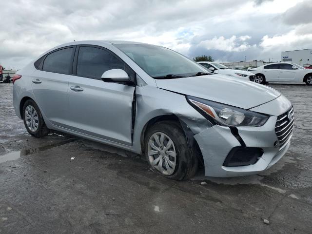 3KPC24A65NE163551 - 2022 HYUNDAI ACCENT SE Gümüş fotoğraf 4