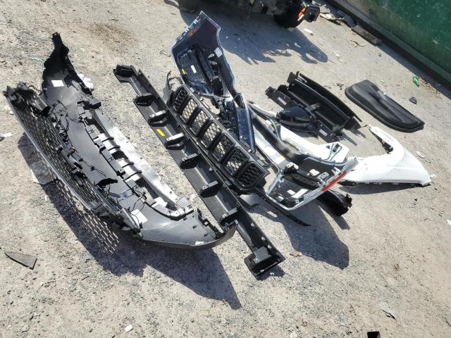 1C4RJGAG9SC338734 - 2025 JEEP GRAND CHER LAREDO WHITE photo 13