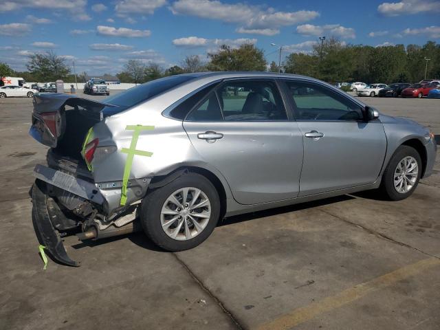 4T1BF1FKXHU695853 - 2017 TOYOTA CAMRY LE ვერცხლისფერი ფოტო 3