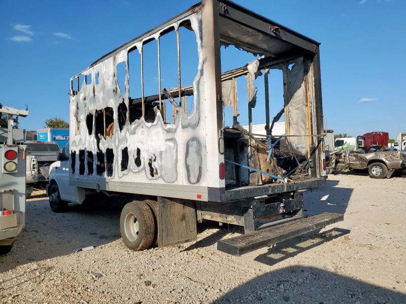 1GB3G3BG5E1214072 - 2014 CHEVROLET EXPRESS G3 WHITE photo 2