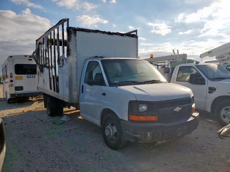 1GB3G3BG5E1214072 - 2014 CHEVROLET EXPRESS G3 WHITE photo 4