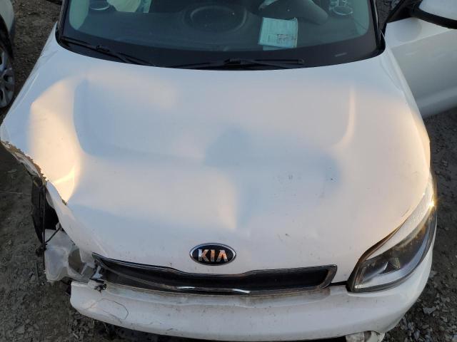 KNDJN2A21F7150345 - 2015 KIA SOUL WHITE photo 11