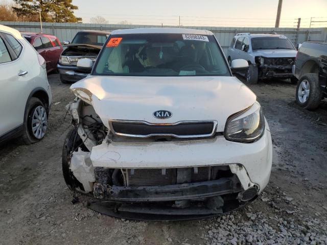 KNDJN2A21F7150345 - 2015 KIA SOUL WHITE photo 5