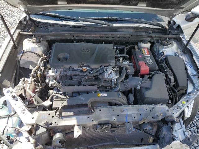 4T1B11HK1JU663567 - 2018 TOYOTA CAMRY L SILVER photo 11