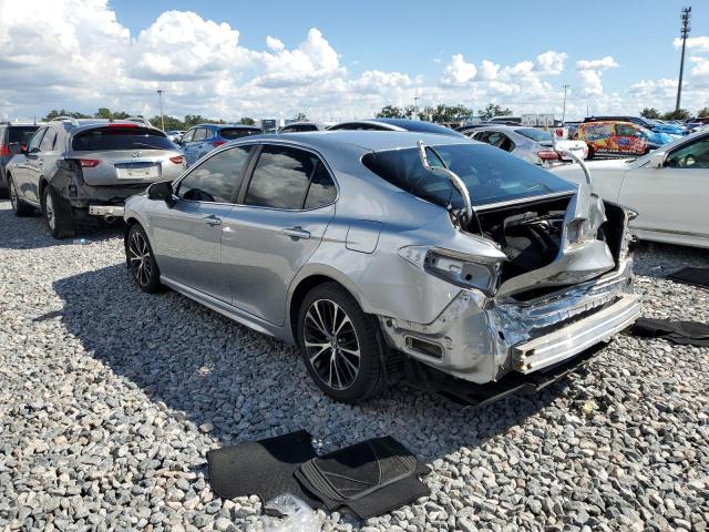 4T1B11HK1JU663567 - 2018 TOYOTA CAMRY L SILVER photo 2