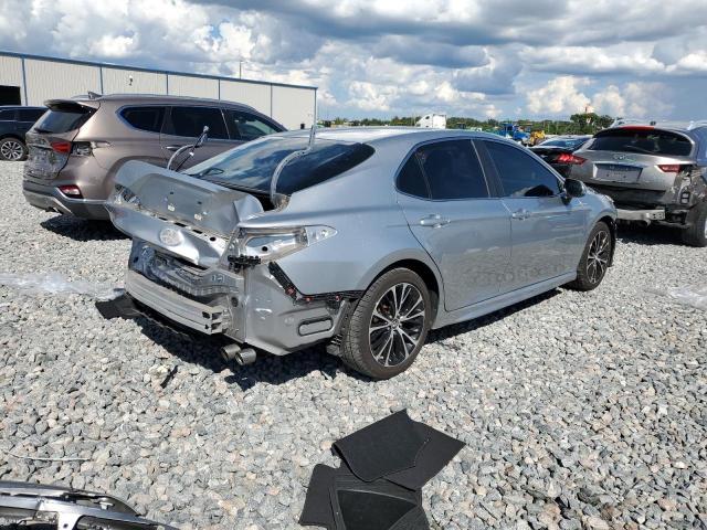4T1B11HK1JU663567 - 2018 TOYOTA CAMRY L SILVER photo 3